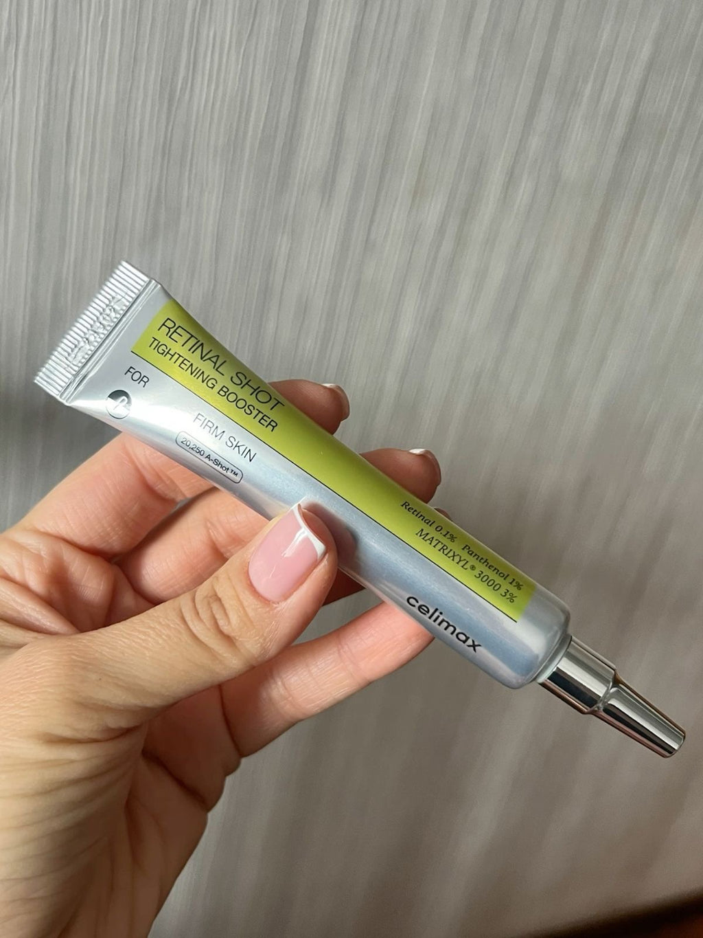 Celimax Retinal Shot Tightening Booster - en mano