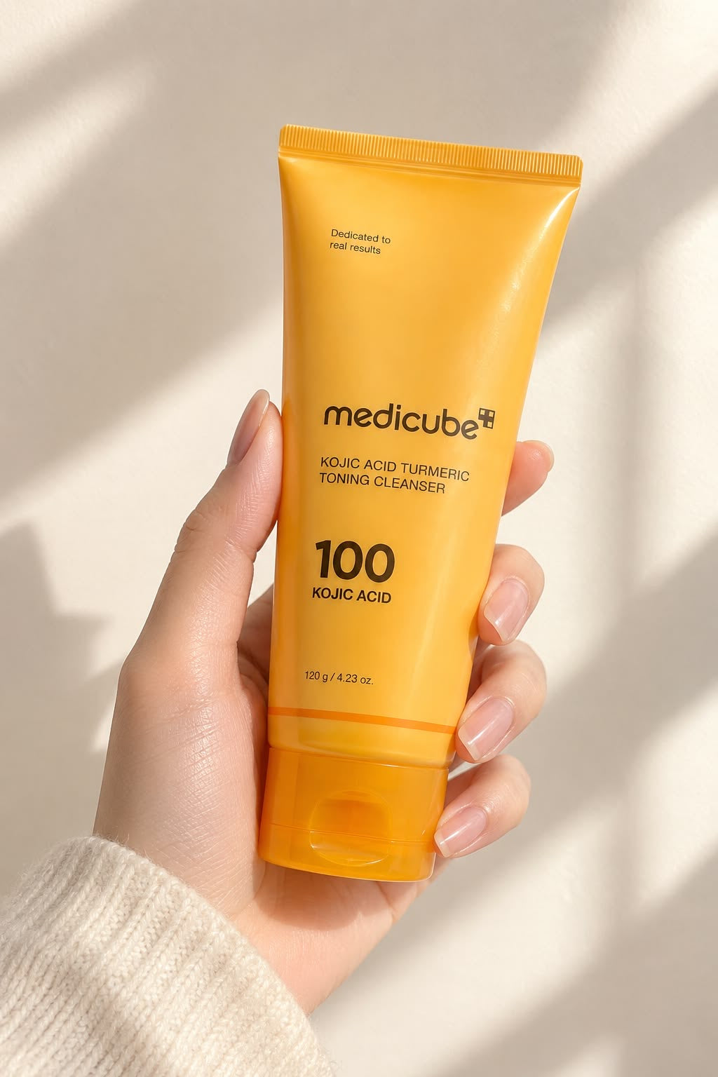 Medicube Kojic Acid Turmeric Toning Cleanser - presentación producto
