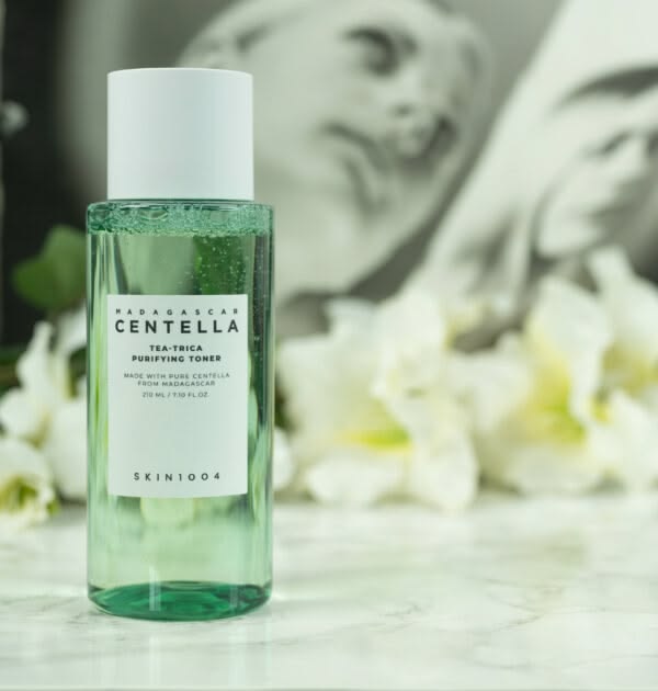 SKIN1004 Tea-Trica Purifying Toner - lifestyle flores