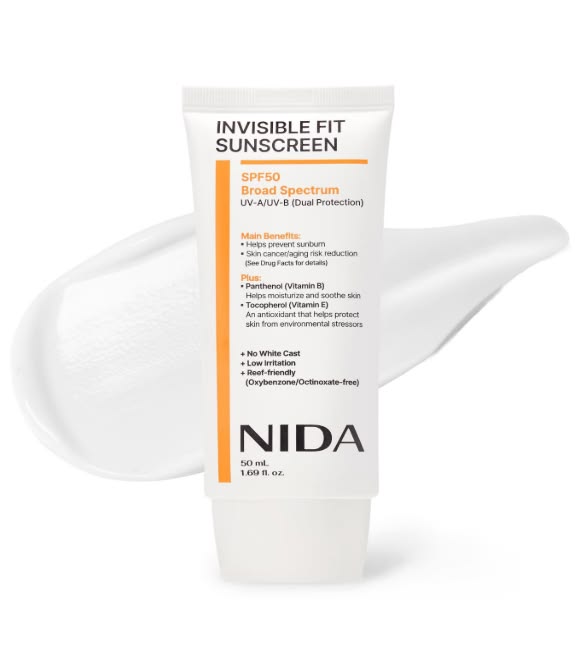 NIDA Invisible Fit Sunscreen SPF50 50ml - producto con textura fondo blanco