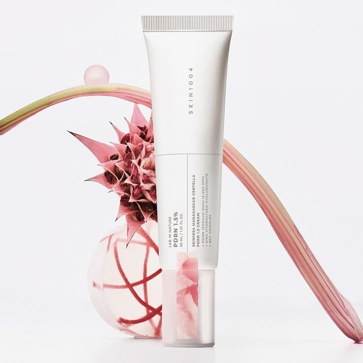 SKIN1004 Madagascar Centella PDRN 1.5% Cream 30ml - producto lifestyle