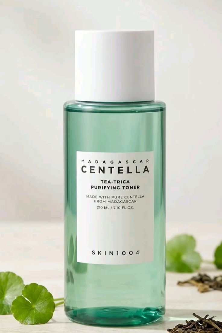SKIN1004 Madagascar Centella Tea-Trica Purifying Toner 210ml - producto fondo claro